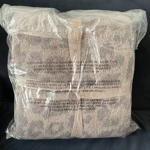 BNIB - Barefoot Dreams IN THE WILD Throw Blanket - Picture 4 of 6